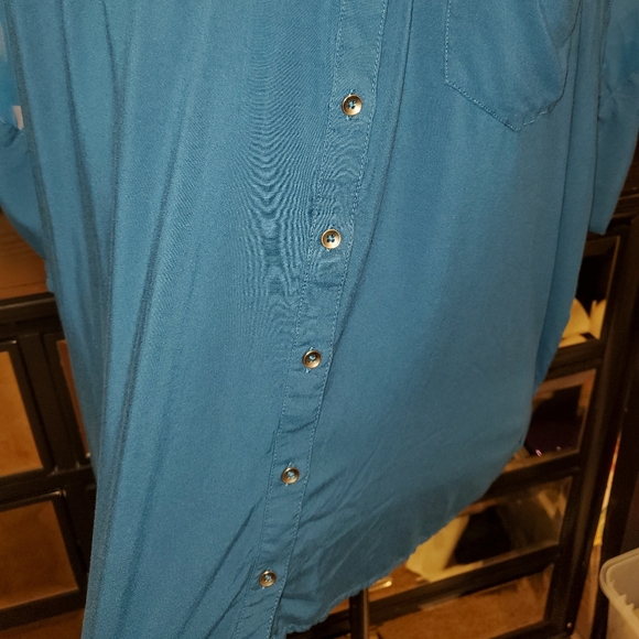 EUC Express Womans Teal Button-down Top Sz L - Picture 2 of 9